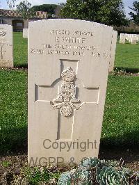 Minturno War Cemetery - White, Everard