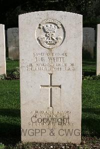 Minturno War Cemetery - White, Leslie Frederick