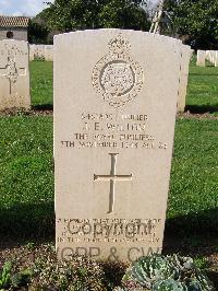 Minturno War Cemetery - Wilton, John Edward