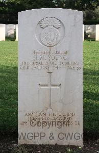 Minturno War Cemetery - Young, Hugh Mair