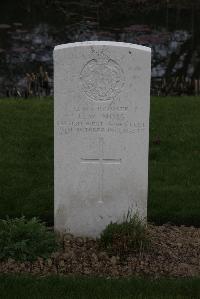 Bedford House Cemetery - Moss, C W