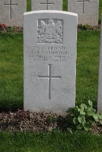 Birr Cross Roads Cemetery - Dashwood, C T