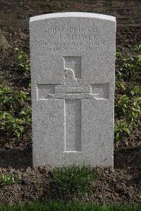 Birr Cross Roads Cemetery - Flower, W F