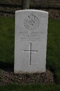 Birr Cross Roads Cemetery - Lemoine, D