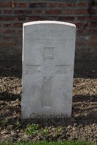 Birr Cross Roads Cemetery - Moffett, L