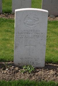 Birr Cross Roads Cemetery - Owen, F