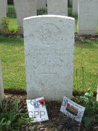 Birr Cross Roads Cemetery - Parasiers, Roy Victor