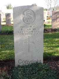 Jerusalem War Cemetery - Hughes, R O