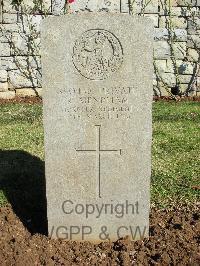 Jerusalem War Cemetery - Mendham, R