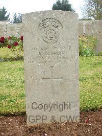 Jerusalem War Cemetery - Roberts, Robert