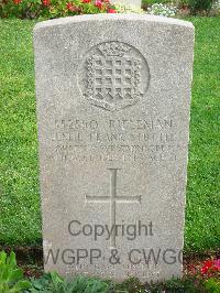 Jerusalem War Cemetery - Stuttle, Leslie Frank