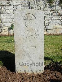 Jerusalem War Cemetery - Waghorn, C