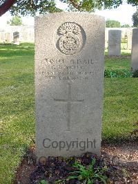 Jerusalem War Cemetery - Young, G E