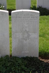 Canada Farm Cemetery - Bourne, Leonard George