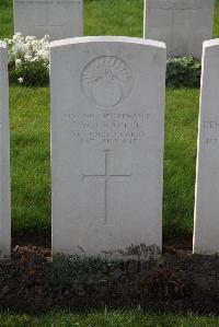 Canada Farm Cemetery - Chapple, J W