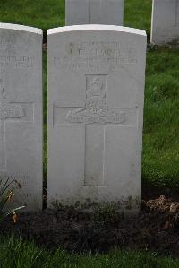 Canada Farm Cemetery - Clough, J E