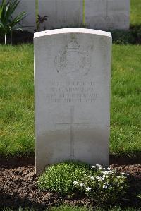 Canada Farm Cemetery - Garwood, R