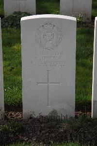 Canada Farm Cemetery - Hatton, R