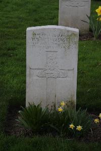 Canada Farm Cemetery - Hill, Victor Thomas