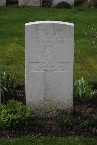 Canada Farm Cemetery - Holmes, H