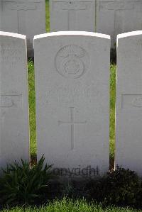 Canada Farm Cemetery - Hughes, R C