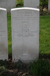 Canada Farm Cemetery - Jones, D J