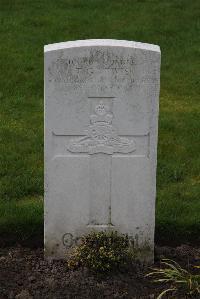 Canada Farm Cemetery - Lewis, T G