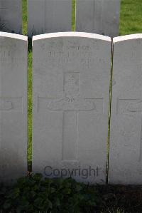 Canada Farm Cemetery - Lloyd, H P