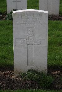 Canada Farm Cemetery - MacPhee, W