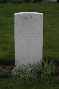 Canada Farm Cemetery - McIlveen, W