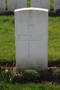 Canada Farm Cemetery - Roberts, L