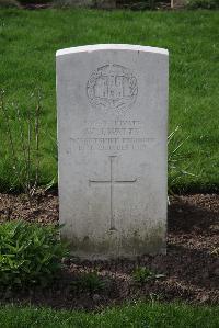 Canada Farm Cemetery - Watts, W J