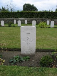 Dickebusch Old Military Cemetery - Robertson, A