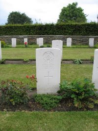 Dickebusch Old Military Cemetery - Sellers, James