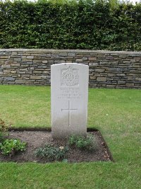 Dickebusch Old Military Cemetery - Stearn, J