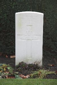 Halle Communal Cemetery - Cumins, W C