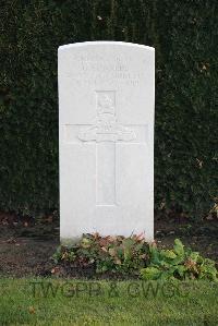 Halle Communal Cemetery - Edwards, G