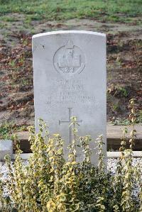 Halle Communal Cemetery - Lynas, Mark