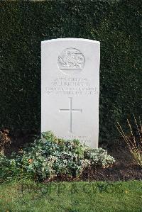 Halle Communal Cemetery - Richards, W J