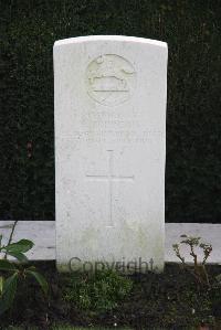 Halle Communal Cemetery - Robinson, R