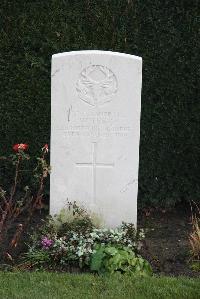 Halle Communal Cemetery - Toft, W