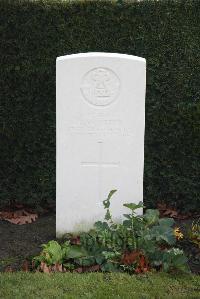 Halle Communal Cemetery - Wooton, R