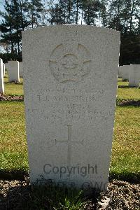 Heverlee War Cemetery - Armstrong, Thomas James