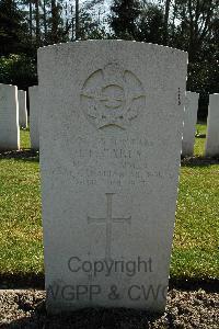 Heverlee War Cemetery - Carey, Leslie Ernest