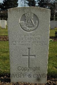 Heverlee War Cemetery - Crouch, Stanley James