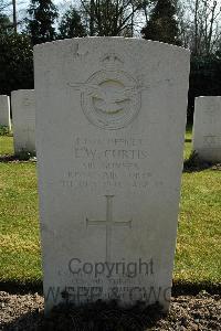 Heverlee War Cemetery - Curtis, Lewis William