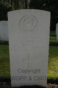 Heverlee War Cemetery - Davies, Robert