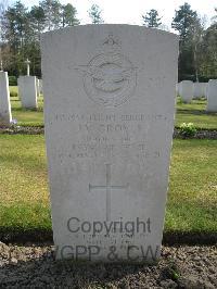 Heverlee War Cemetery - Groves, John Victor