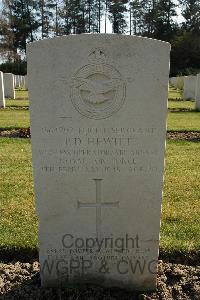 Heverlee War Cemetery - Hewitt, Peter Derrick