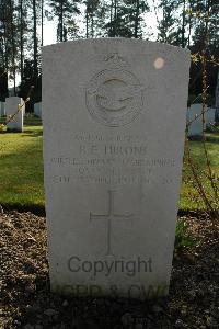 Heverlee War Cemetery - Hirons, Richard Eric